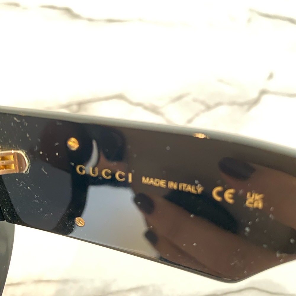 GUCCI Oversized Acetate Sunglasses - Picture 3 of 4
